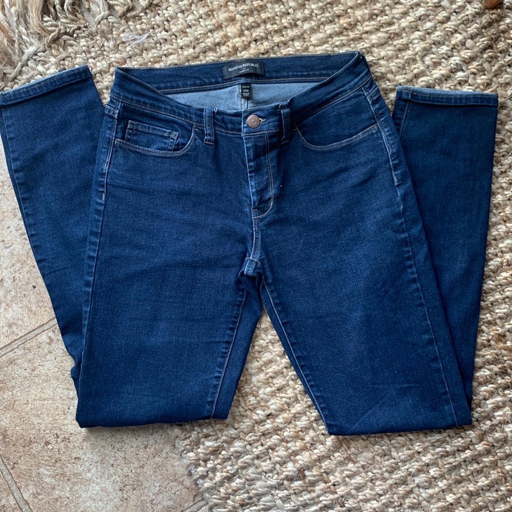 Banana Republic- skinny fit- size 27/4R- dark wash